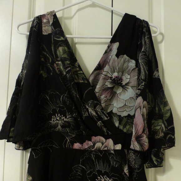 NWT LE CHATEAU black & pink floral flutter sleeve dress - Picture 6 of 15